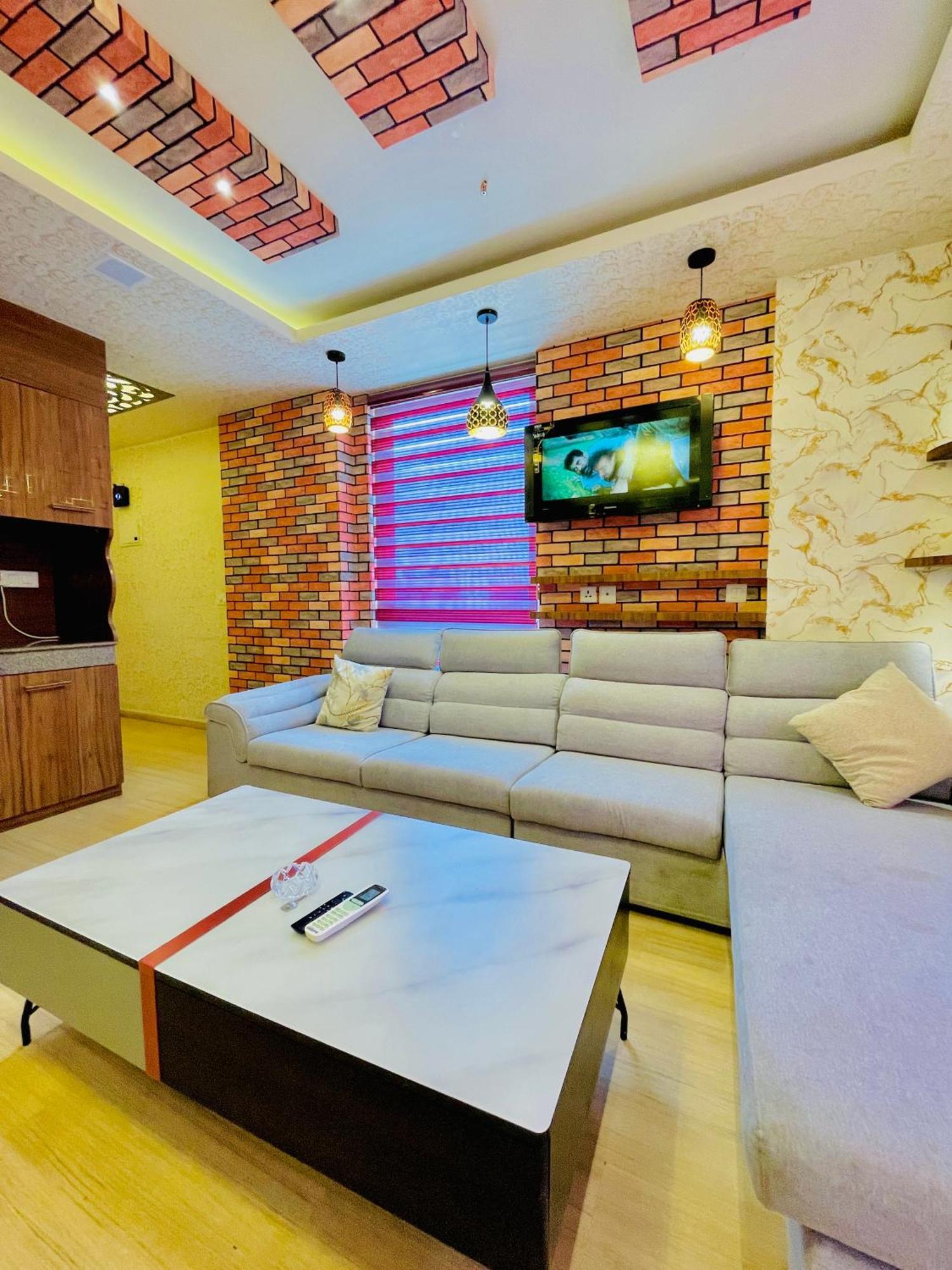 לקנאו Dolphin Inn & Suites Manhattan מראה חיצוני תמונה
